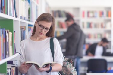 Praca czy nauka Można pogodzić studia ze zdobywaniem doświadczenia