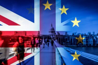 Flaga Wielkiej Brytanii i Unii Europejskiej: Co dla Polski oznacza Brexit Jakie są skutki tego procesu