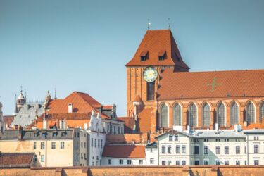 Rynek pracy w Toruniu - jak wygląda Kogo poszukują pracodawcy i ile można zarobić
