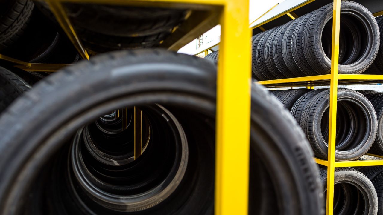 Opony na regale: Michelin w Olsztynie - od czołowego pracodawcy, po zamknięcie jednego z oddziałów fabryki