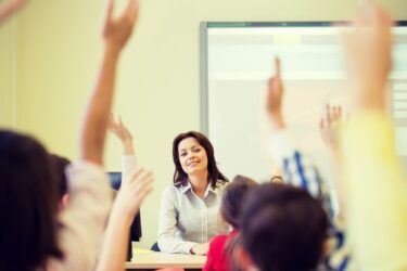 Reforma edukacji nie wymiotła nauczycieli. Pedagogów przybywa