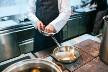 Kucharz – własna firma czy zatrudnienie