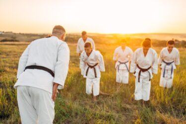 Czy trener karate może uczyć samoobrony