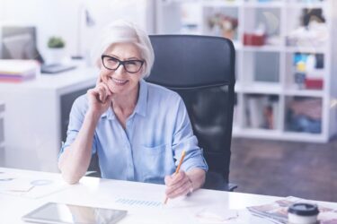 Dlaczego na rynku pracy potrzebni są pracownicy powyżej 50