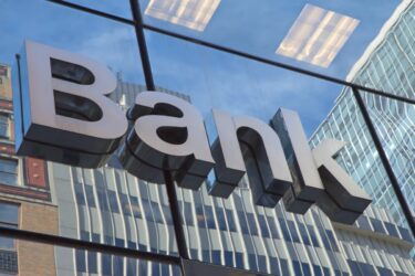 Gigantyczne zarobki prezesów banków