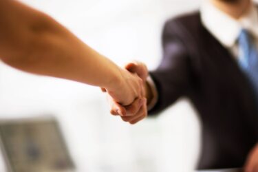 Marka pracodawcy z ambasadorem - na jakiej zasadzie działa Employee Advocacy