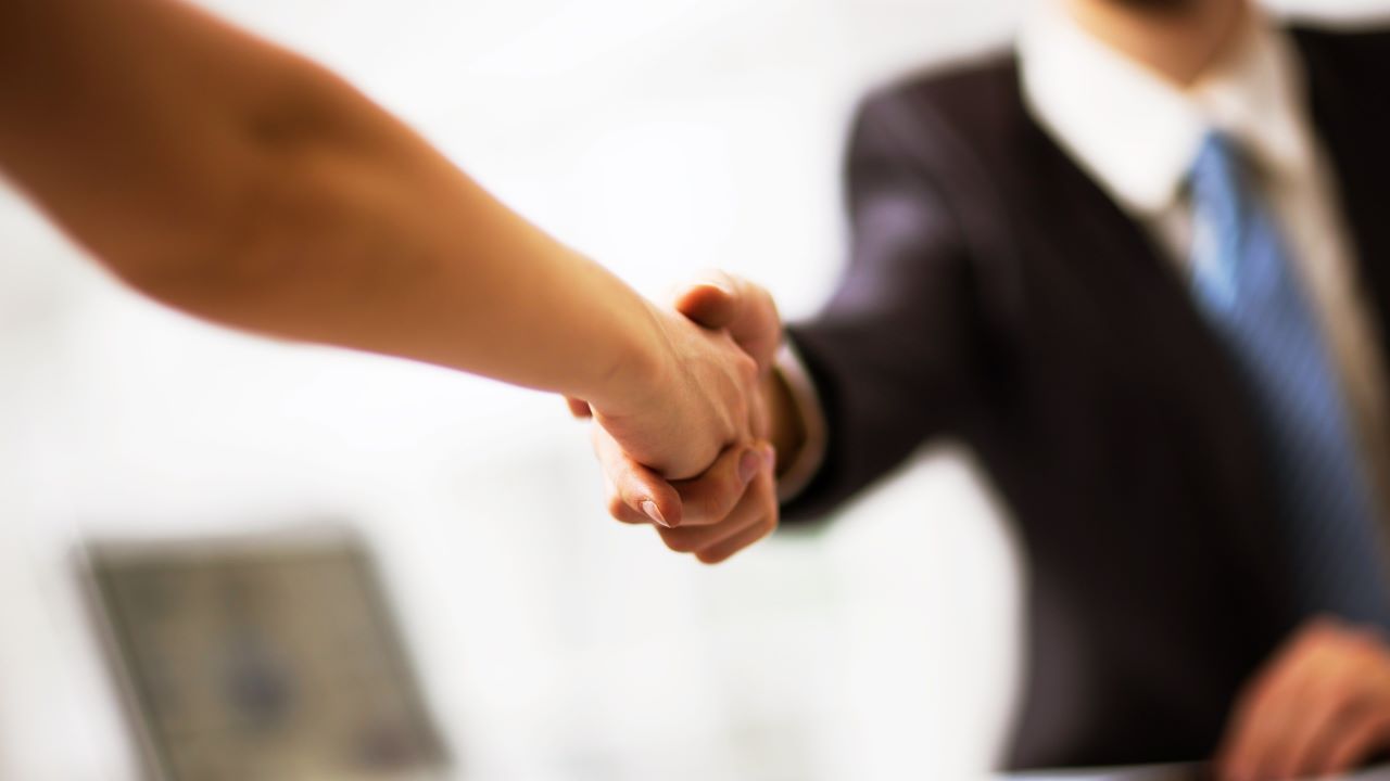 Marka pracodawcy z ambasadorem - na jakiej zasadzie działa Employee Advocacy