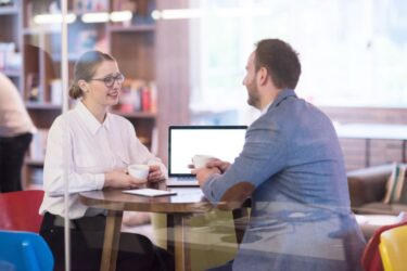 Feedforward – 6 powodów, dla których warto spróbować. Czym się różni od feedbacku