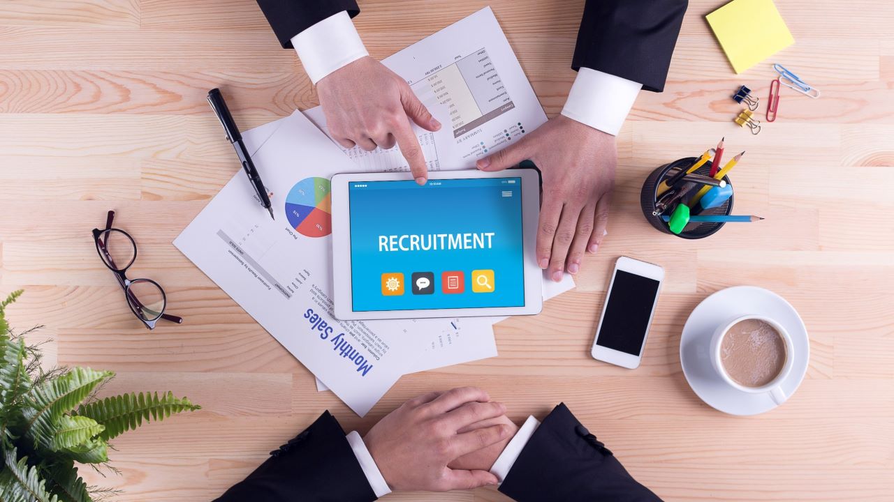Direct search w rekrutacji – sposób na pozyskanie wykwalifikowanych specjalistów