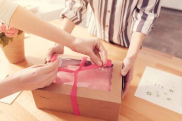 Welcome pack - prezent na dobry początek współpracy. Jak może wyglądać