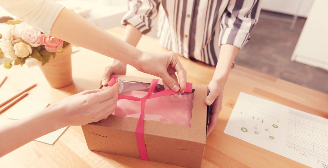 Welcome pack - prezent na dobry początek współpracy. Jak może wyglądać
