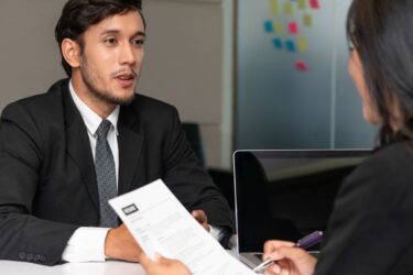Zaangażowanie podczas rozmowy o pracę. Jak zwrócić uwagę rekrutera