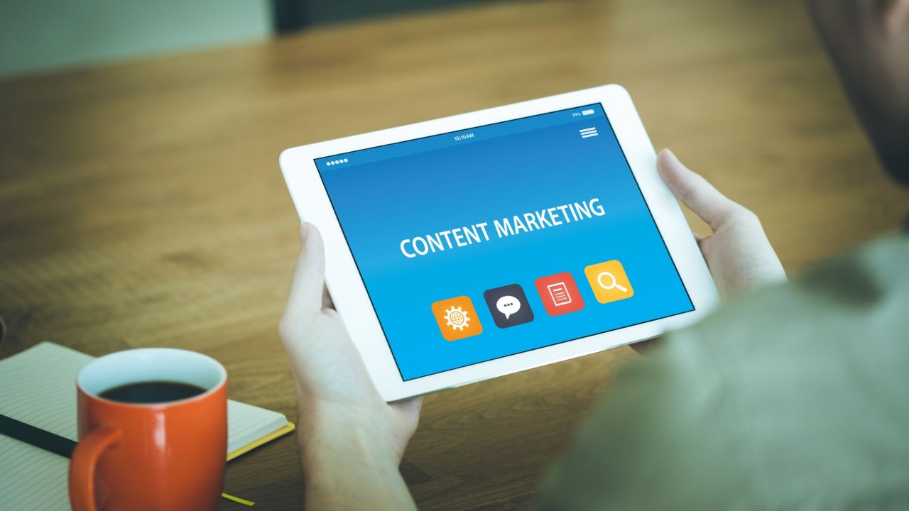 Co to jest content marketing Jak go wdrożyć do firmy Jakie są korzyści z content marketingu
