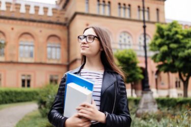 Czy warto studiować “Mogłabym przestać klepać w klawiaturę i nikt by tego nie zauważył”