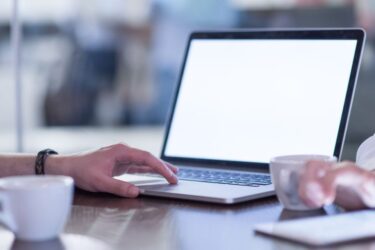 Najlepszy laptop do pracy biurowej - mini przewodnik pomoże wybrać odpowiedni model