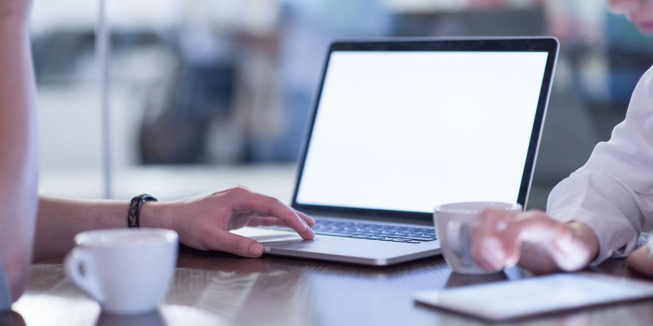 Najlepszy laptop do pracy biurowej - mini przewodnik pomoże wybrać odpowiedni model