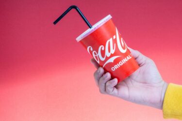Coca-Cola w papierowej butelce! Firma testuje i szuka kolejnych rozwiązań
