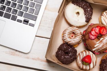 Pączki dla pracowników na tłusty czwartek – czy warto Pączki a VAT