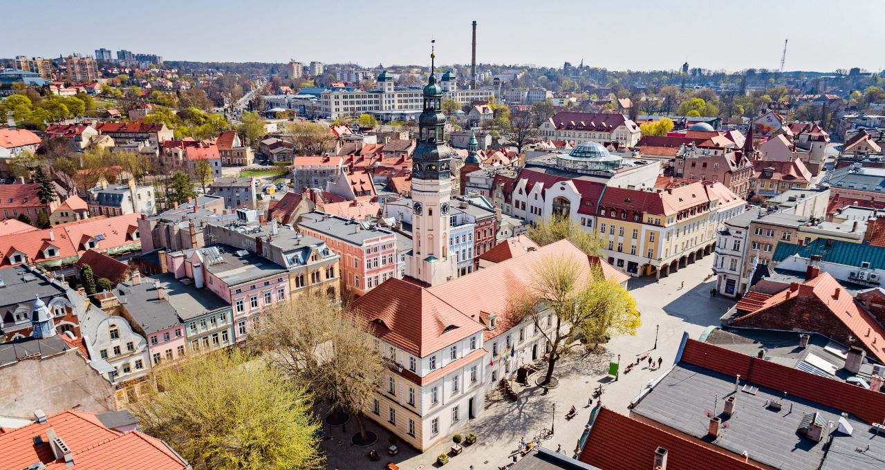 W jakiej sytuacji jest rynek pracy w Zielonej Górze Ile wynosi bezrobocie