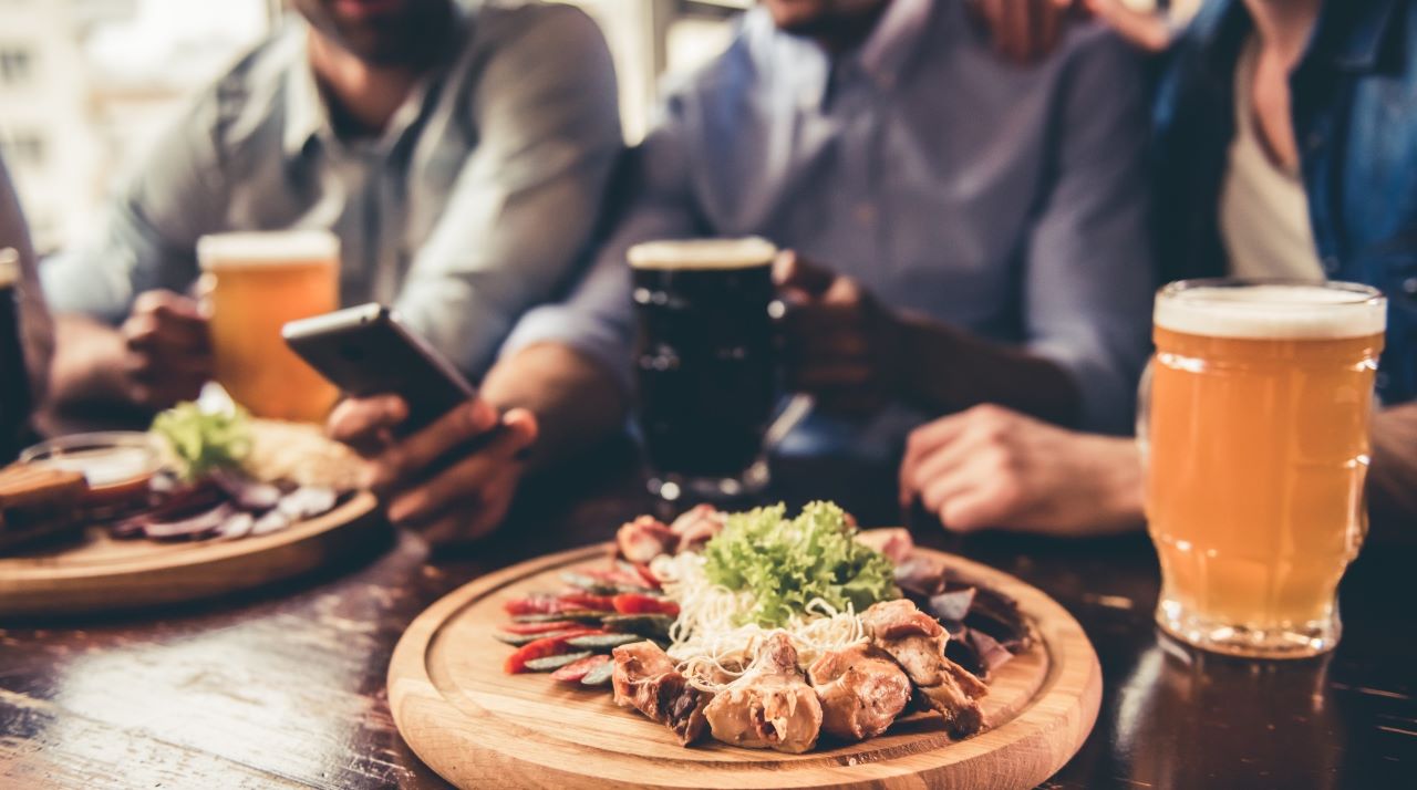 Restauracja Roberta Lewandowskiego szuka pracowników. „Skromne pensje”