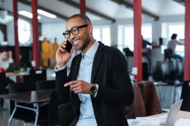 Smart casual do pracy - jaki to styl Czym się charakteryzuje smart casual Poznaj zasady