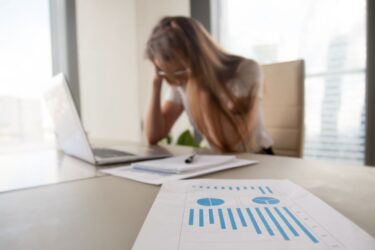 Zmęczenie pracowników przyczyną odrzucania wniosków kredytowych To badanie na to wskazuje