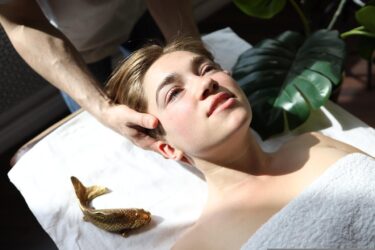 Masażysta – pomysł na biznes. Jak rozpocząć pracę jako masażysta i otworzyć własny gabinet masażu leczniczego?