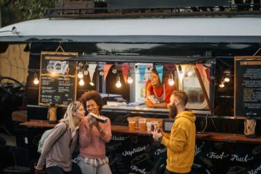 Food truck - pomysł na biznes. Czy to się opłaca Jak otworzyć i prowadzić własny food truck