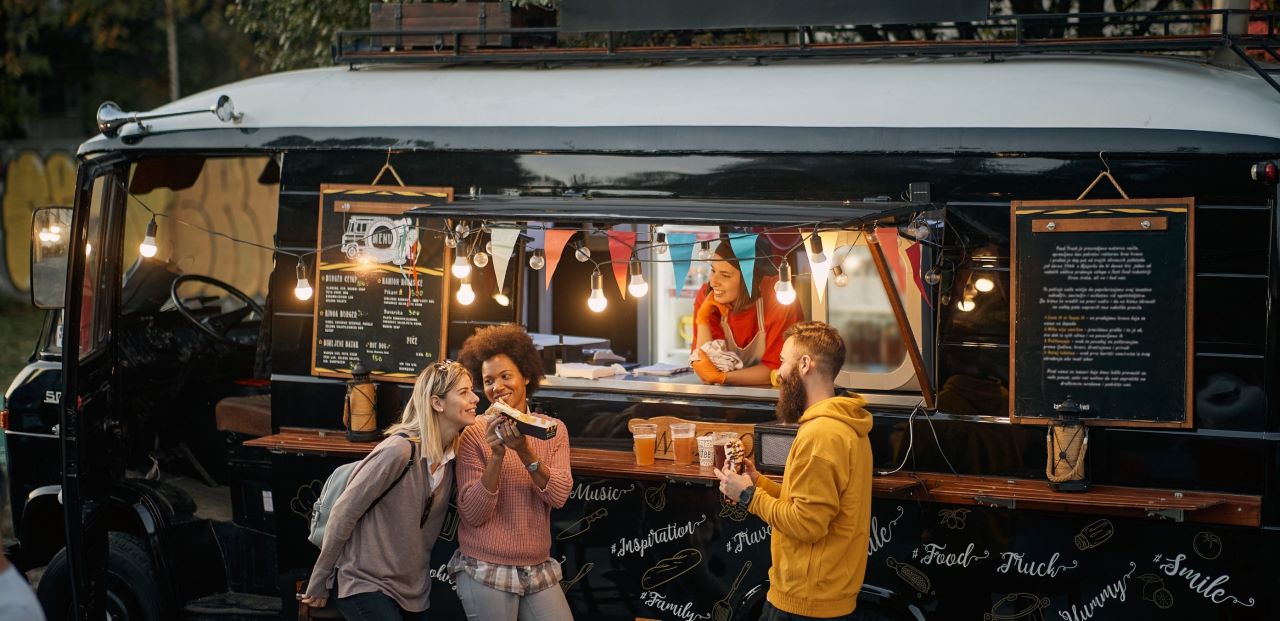 Food truck - pomysł na biznes. Czy to się opłaca Jak otworzyć i prowadzić własny food truck