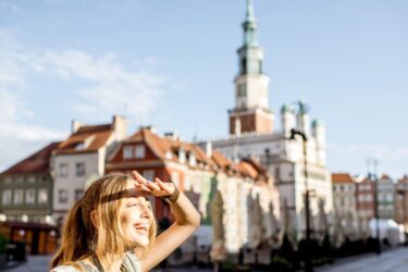Raport płacowy Poznań 2024. Gdzie zarabia się najwięcej