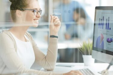 dlaczego-firmy-korzystają-z-usług-freelancerów