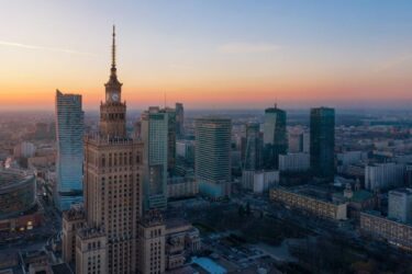 Jakie są najbardziej poszukiwane zawody w Warszawie Kogo potrzebują pracodawcy