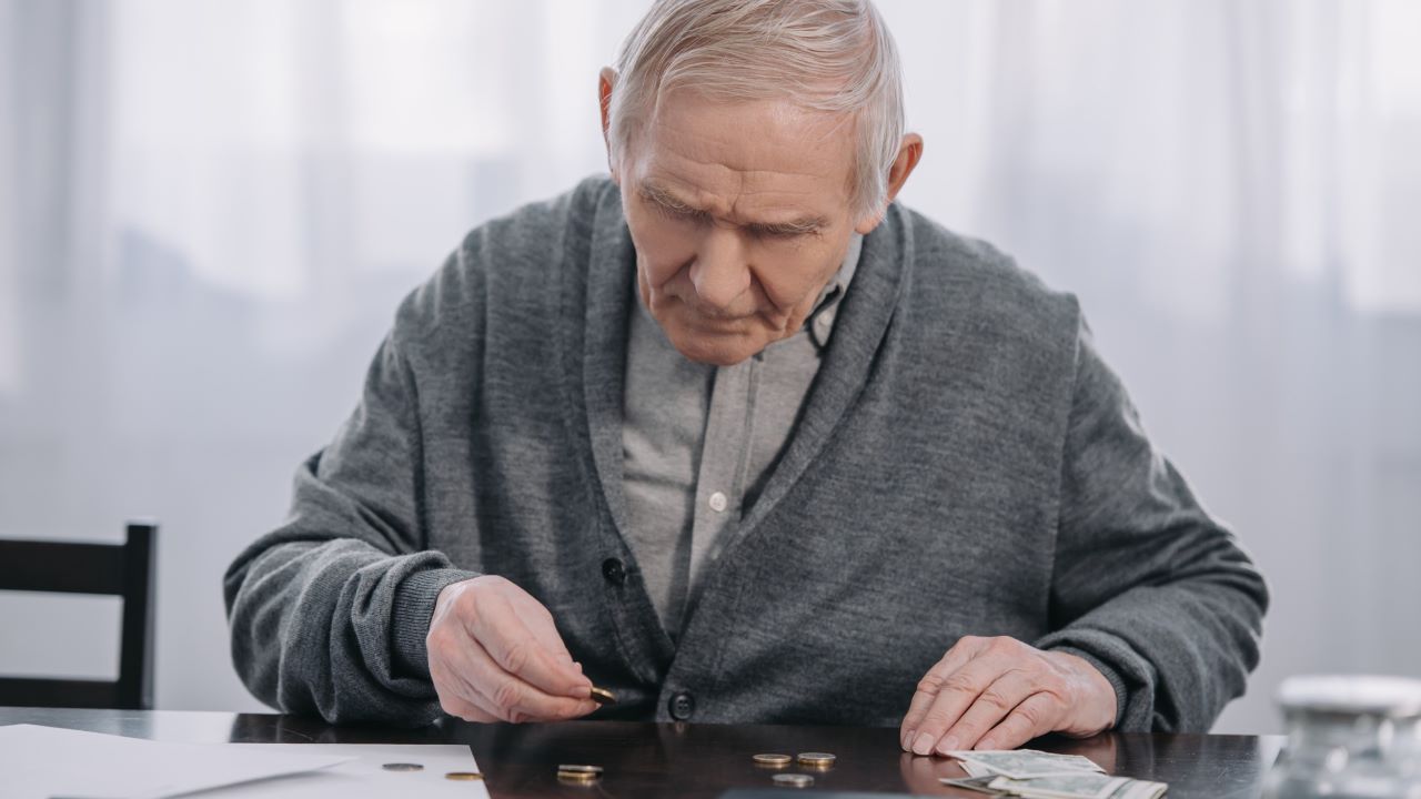 Senior liczy pieniądze: Waloryzacja emerytur