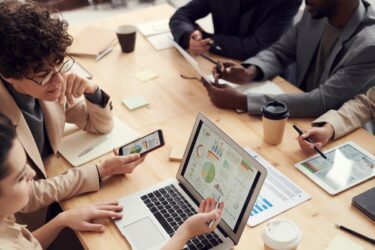 CRM - co to jest Do czego służy system CRM i jakie zapewnia korzyści