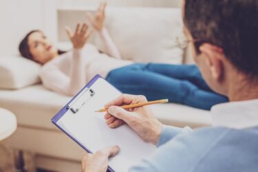 Czy bez studiów można pracować jako psycholog Jak zdobyć pracę w tym zawodzie