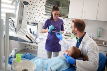 Higienistka i asystentka stomatologiczna - czym się różnią
