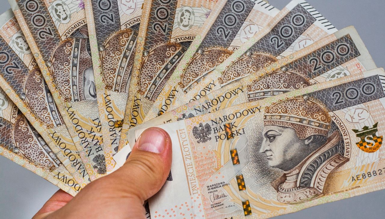 Minimalna krajowa 2024 - ile wynosi Jakie są stawki płacy minimalnej na pełnym i niepełnym etacie