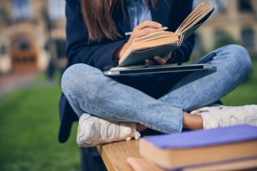studia a policealna