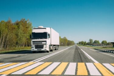 Samochód ciężarowy na drodze: Eurowinieta - co to jest Gdzie obowiązują eurowiniety