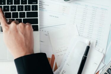KSeF - od kiedy Czym jest Krajowy System E-faktur i co powinni o nim wiedzieć przedsiębiorcy
