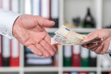 Odprawa przy zwolnieniu - kiedy przysługuje pracownikowi Jaka jest wysokość odprawy