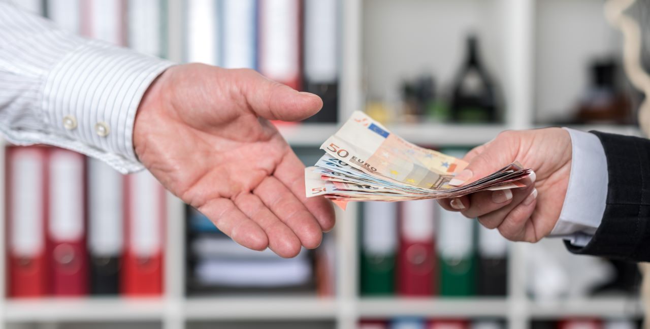 Odprawa przy zwolnieniu - kiedy przysługuje pracownikowi Jaka jest wysokość odprawy