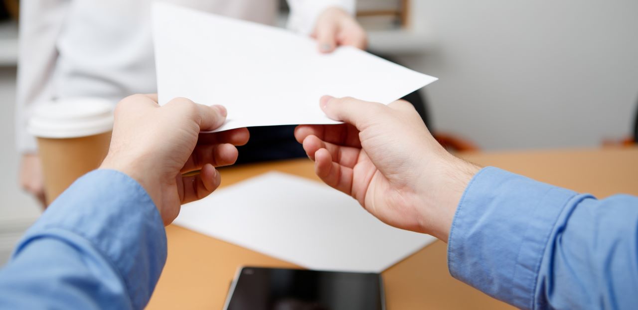Referencje dla pracownika - czym są Jak napisać referencje dla pracownika i co powinny zawierać