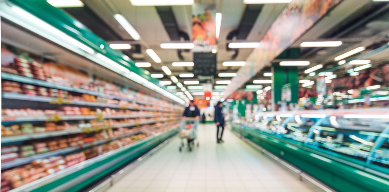 Kolejna duża sieć hipermarketów planuje zwolnienia grupowe – jak będą wyglądać