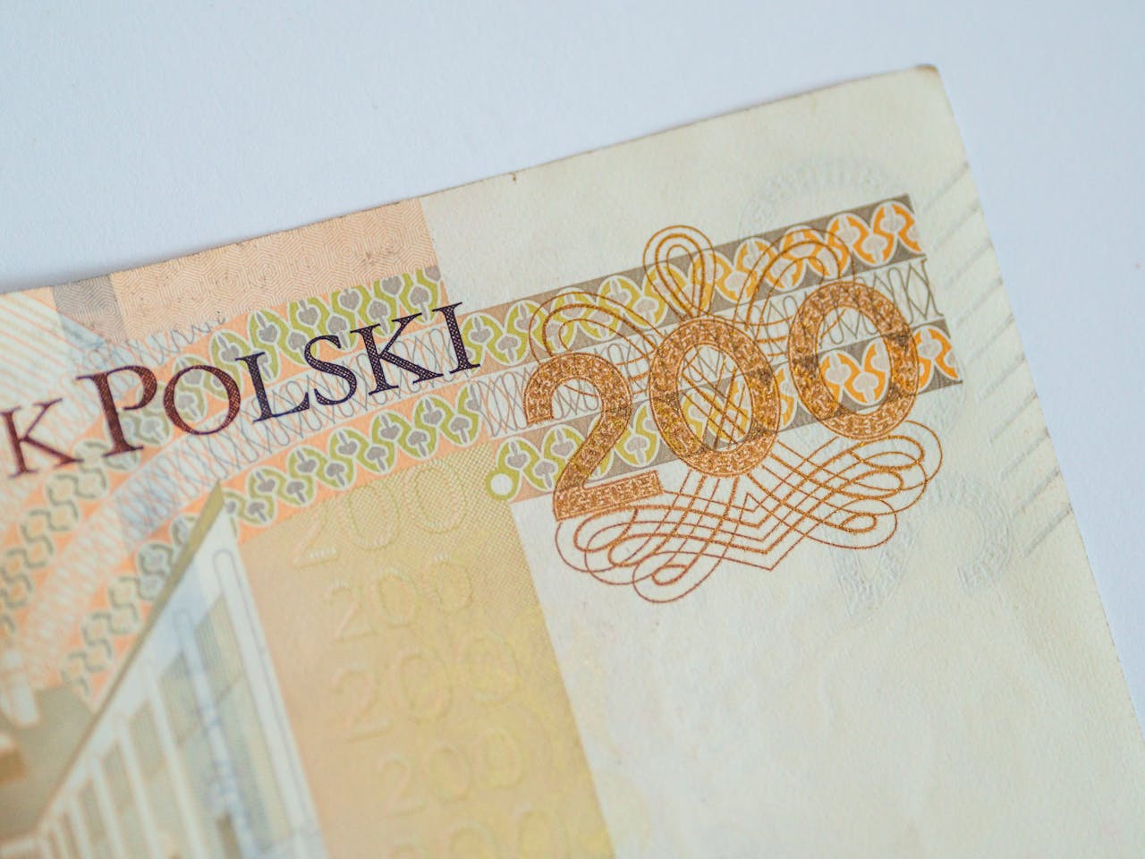 zloty-traci-na-wartosci