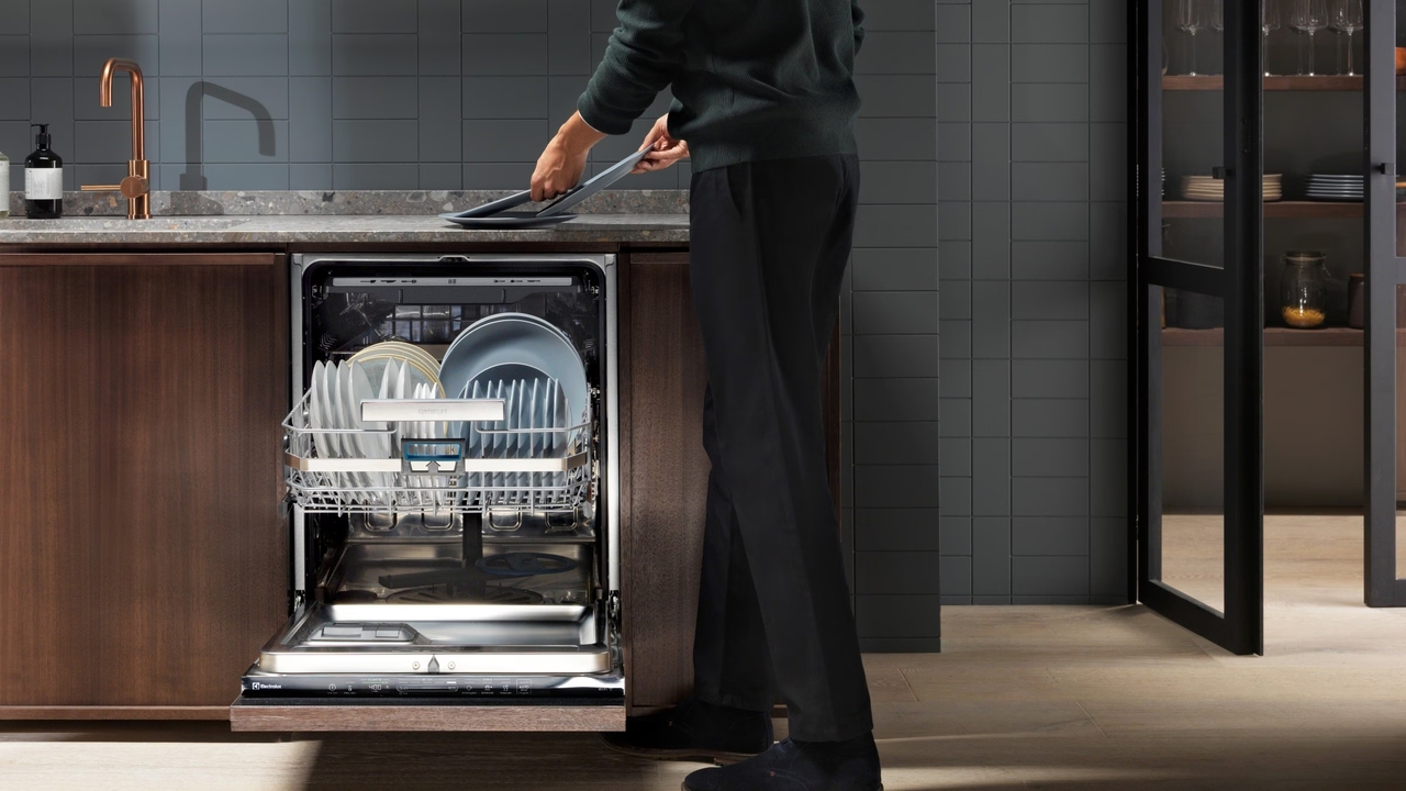 Precyzyjne zmywanie nawet przy pełnym załadunku i ciasno ułożonych naczyniach — tylko ze zmywarką Electrolux