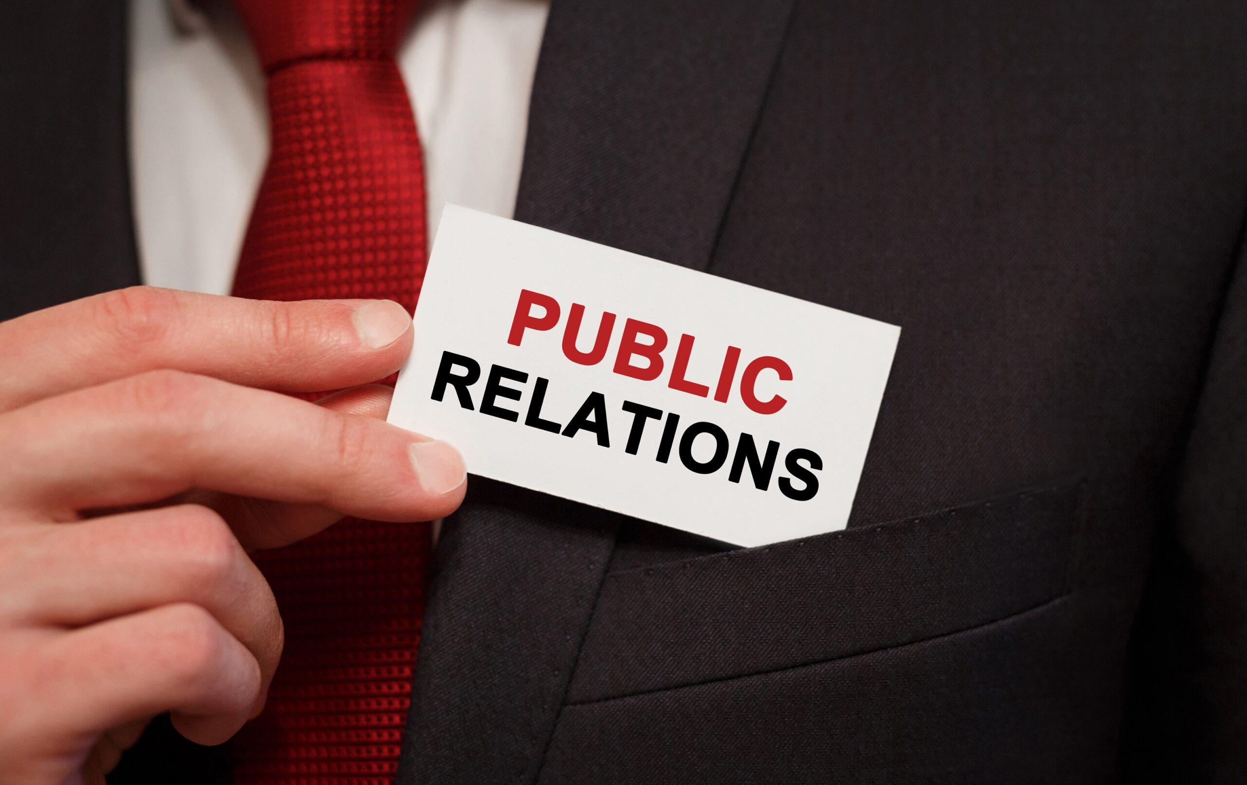 Na zdjęciu znajduje się osoba od public relations