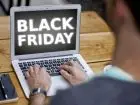 Blak friday napis na laptopie