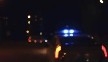 Stopnie w policji - samochód policyjny