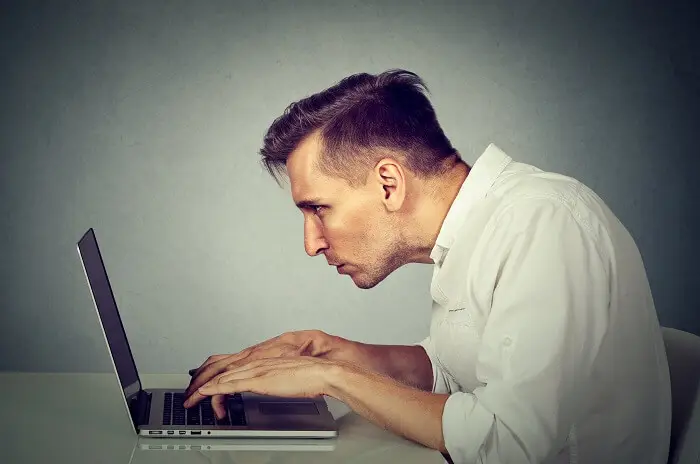 Ergonomia pracy - pracownik, który nie zachowuje zasad BHP